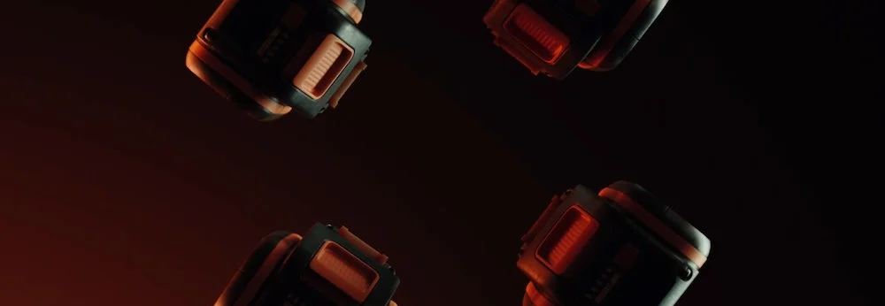 Vier Akkus schweben im Raum